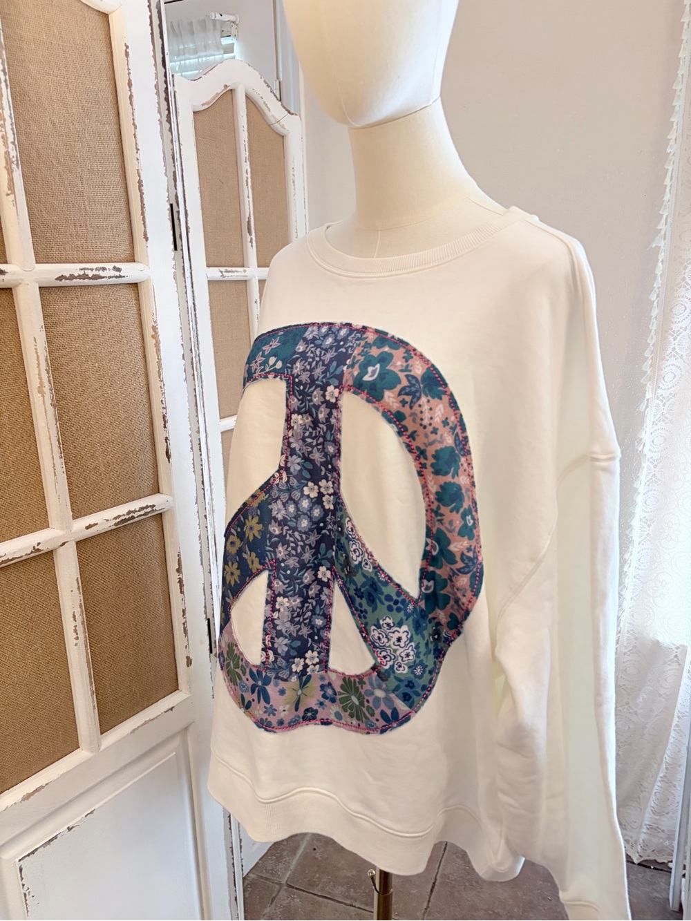Natural Life NWT Floral Patchwork Peace Sign Oversized Sweatshirt S/M - Picture 6 of 8
